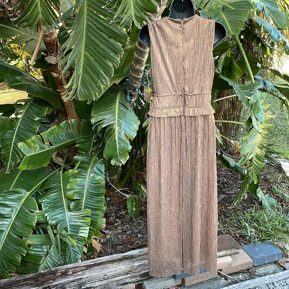 Taylor metallic gold Grecian style dress with  peplum - Picture 6 of 12